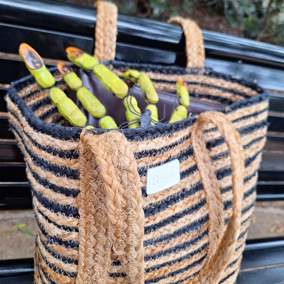 Witch Hand Zombie Finger Halloween Decor Spider Ring Metal Fingernail Wood Green - Picture 8 of 17